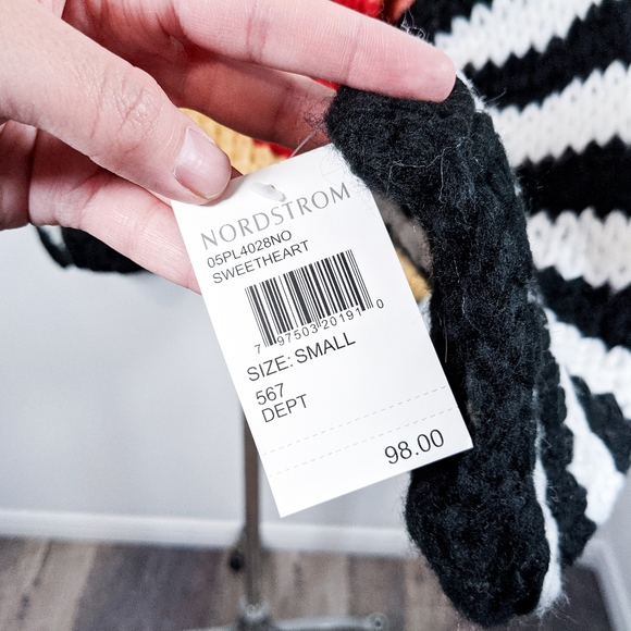 SOLD!! Blank NYC Sweetheart Color Block Sweater Size S - Picture 9 of 12